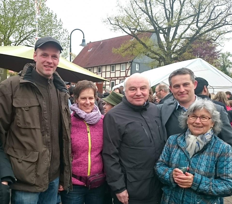 Zu Gast in Brüggen waren auch CDU-Landtagsabgeordneter Klaus Krumfuß (Mitte) und Samtgemeinde-Bürgermeisterkandidat Lars Wedekind (2. von rechts).